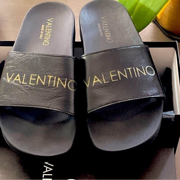 Valentino slides in size 40/ 9 used few times  still in box great condition - Picture 6 of 10
